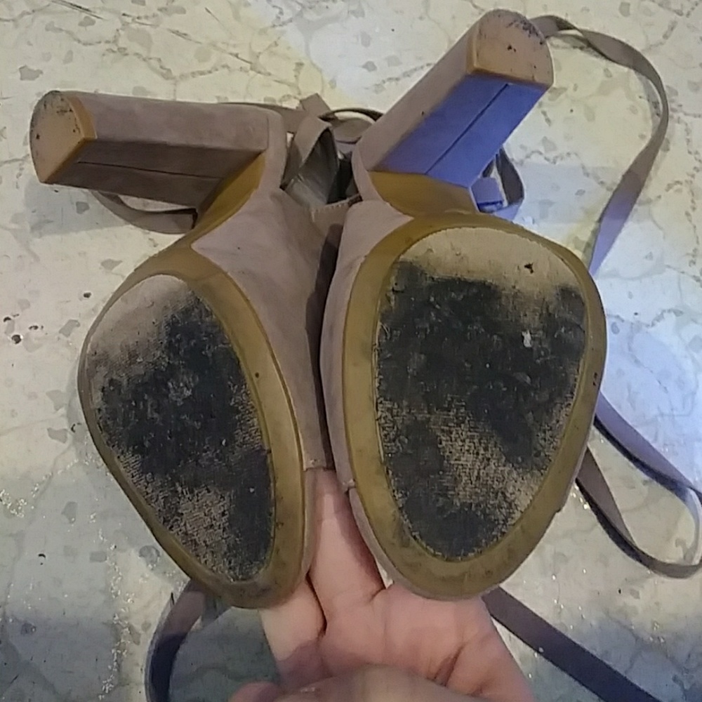 Heels - Picture 8 of 8